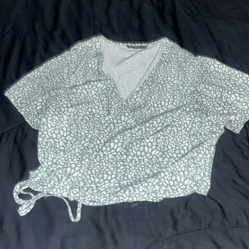 SHEIN Leopard Print Tie-Hem Crop Top - Size Large - Picture 5 of 5